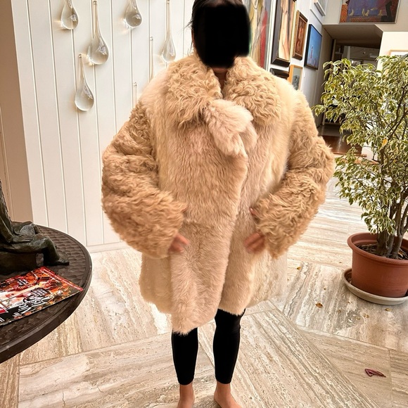 Luxurious Cream lamb shearling Fur Coat - Picture 6 of 6